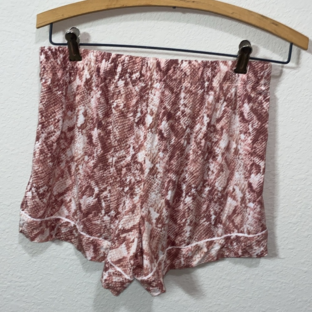 🐆Adorable Victoria Secret Women's Pink Snake Print Shorts! - Picture 5 of 8